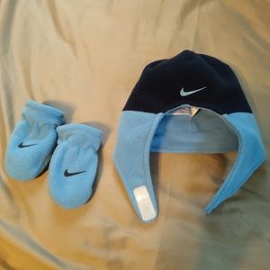 Nike infant hat and mittens set